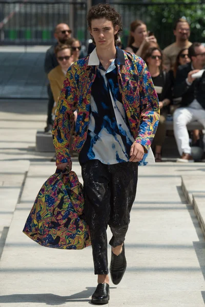 Look 30